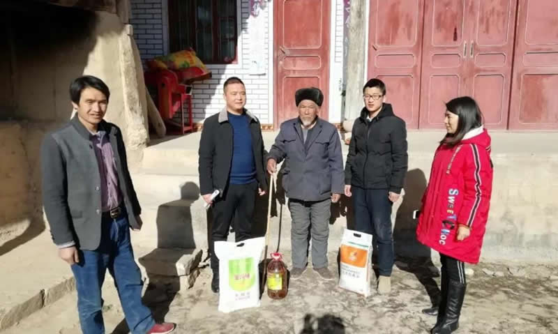 堅(jiān)持精準(zhǔn)幫扶，合力脫貧攻堅(jiān)——市龍江城鄉(xiāng)發(fā)展集團(tuán)、隴南太平洋財(cái)險(xiǎn)公司聯(lián)合開展幫扶文縣橋頭鎮(zhèn)安子坡村2019年春節(jié)慰問(wèn)活動(dòng)